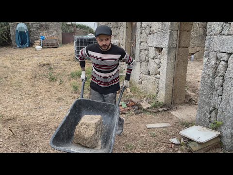 Cleaning Up an Abandoned Ruin Before Renovation On My Farm In Central Portugal | Part 2