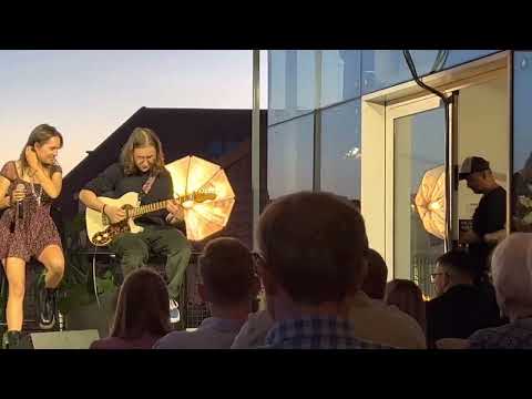 Zalia live 4K- Bezsensownie. 04.08.2022 Białystok, scena letnia NieTeatr.