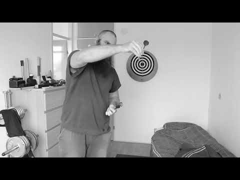 Throwing with 48 gram (extra heavy) darts
