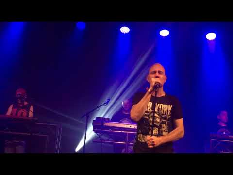 Videoclip de Hunters (Live) — De/Vision
