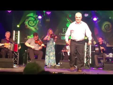 Cherish the Ladies with Aidan Vaughan dancing Fleadh Ceoil Ennis 2016