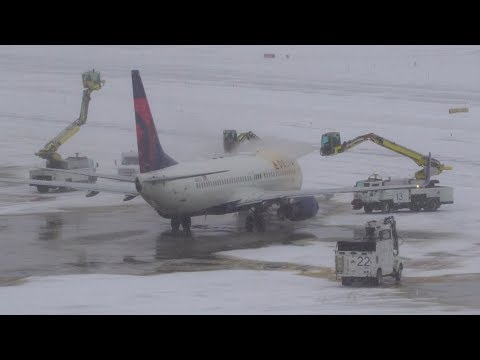 Twin Cities Morning Snow Aircraft Deicing and traffic headache - 12/9/2019