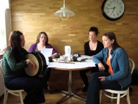 Stúkurnar feat. Elaine - The Well Below the Valley