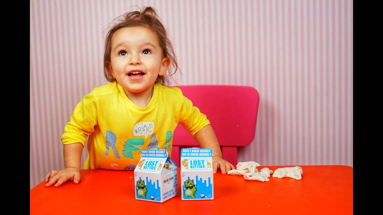 Arisha играет в прятки с Hasbro Lost Kitties