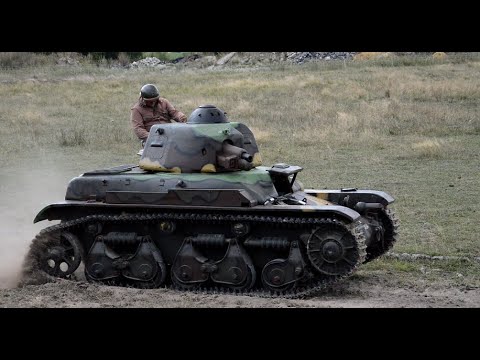 Renault R35 start up and drive (Noyon 2019)