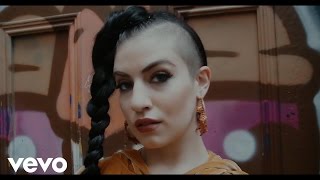 Menina De Ouro Music Video