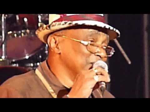 El Lele (padre) con la Orquesta Los Van Van en Concierto (Fragmento)