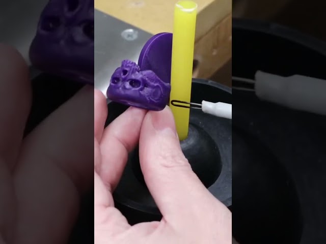 Vídeo relacionado con Siraya Tech Cast Resina de impresora 3D Resina de curado UV LCD Fácil de imprimir Usar y quemar Resina de fotopolímero de 405 nm de alta resolución para hacer joyas y piezas de metal (Púrpura, 1 kg)