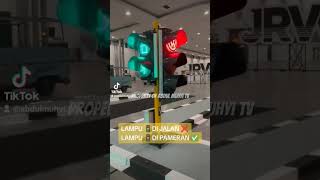 Download lagu A TRAFFIC LIGHT LEFT INTO THE EXHIBITION? THIS IS THE FIRST TIME! #trafficlight #trafficlight #re... mp3
