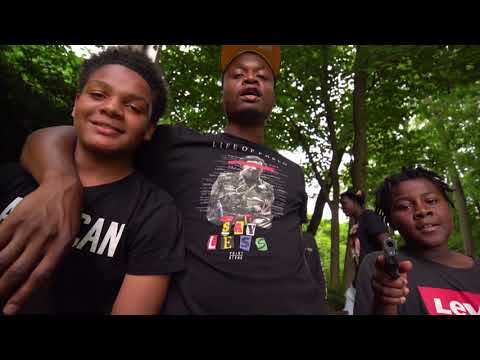 Studda Mike ft. Leeky leek - Surviving Poverty (Official Music Video)