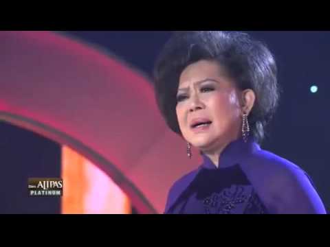 Thể hiện bởi Giao Linh