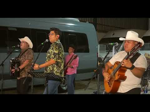 Rezando por ella - Elías Medina & Akilatados