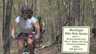 preview picture of video 'Moonlight Mountain Bike Ride - April 4, 2015 - St. Charles County Parks'