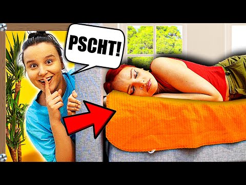 GEHEIMEN RAUM BAUEN und Schwester beobachten ! 🤫🏡 (sie merkt es nicht ) - Celina