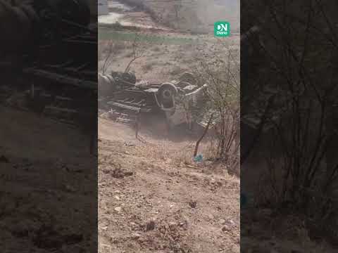 Caminhão tomba em acidente na CE-060, em Mombaça