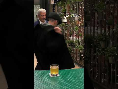 ¿Os parece que él va elegante? ¿O coincidís con ella en que parece un «viejoven»? 😅😅😅