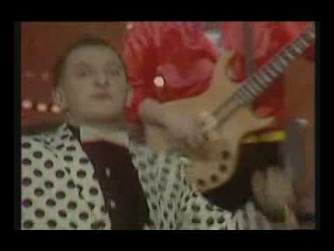 download lagu mp3 mp4 Orquesta Mondragón Bon Voyage, download lagu Orquesta Mondragón Bon Voyage gratis, unduh video klip Orquesta Mondragón Bon Voyage