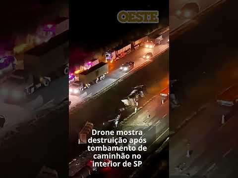 Drone mostra destruição após tombamento de caminhão no interior de SP