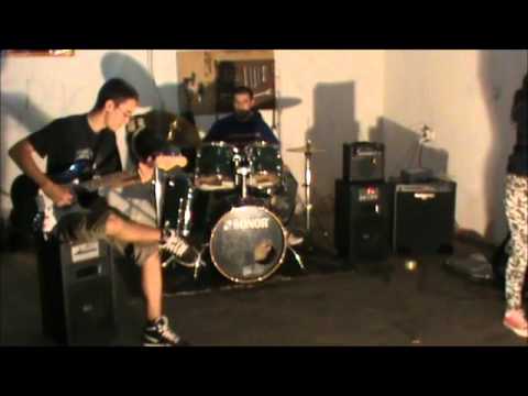 U POKUSAJU...-Sweet child o mine, da ima nas, dodirni mi kolena.