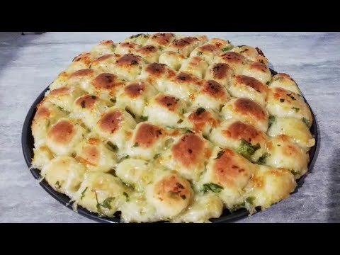 Pain à l'ail, persil et mozzarella