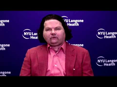 患者は新しい顔と新しい手を得る (Patient gets new face, new hands)