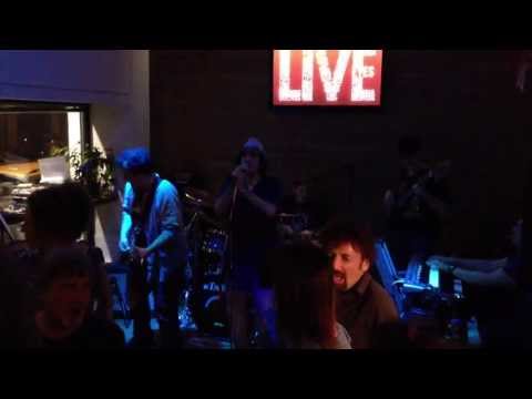 Grooving Bull - Kiss