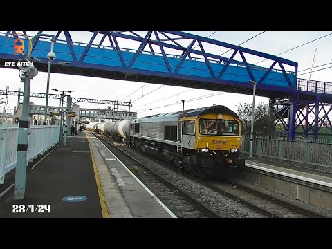 66793 passes Southall on 6O07 //  28/1/24