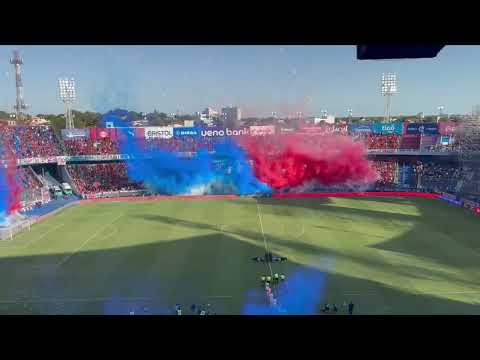 "RECIBIMIENTO A CERRO PORTEÑO EN LA NUEVA OLLA ANTE LIBERTAD" Barra: La Plaza y Comando &bull; Club: Cerro Porteño