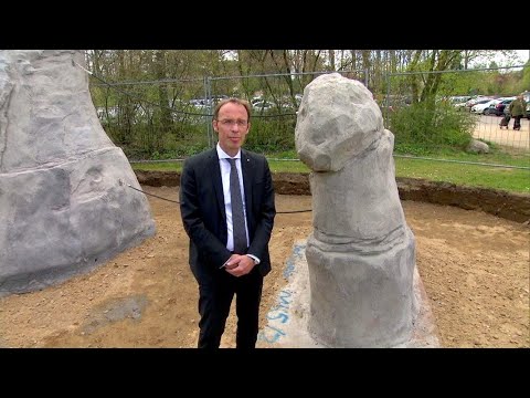 Realer Irrsinn: Der Kletter-Penis von Bad Segeberg | extra 3 | NDR