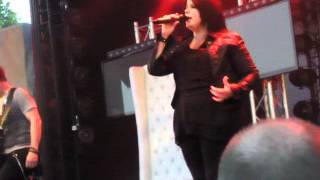 Kaija Koo - En pelkää pimeää &amp; Silmät Kiinni live @ Kuopion Viinijuhlat 5.7.2014