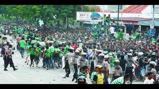 Download lagu arema di keroyok bonek,1tewas!!! mp3 Download lagu arema di keroyok bonek,1tewas!!! mp3