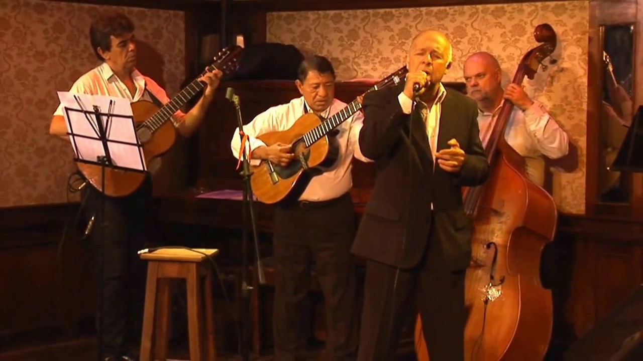 Tango: "Arrabal amargo", cantor: Roberto Vacca