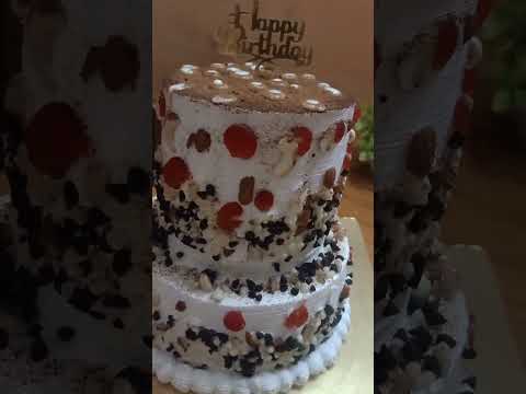 Two trie Nutty Bubble cake design.