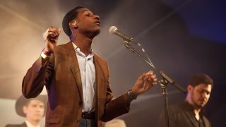 Mountain Stage (S02E05) - Leon Bridges - Lisa Sawyer @Pickathon