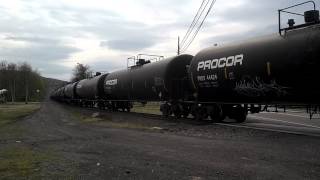 preview picture of video 'CP 615-219 cruises North through Nescopeck, PA with empty Oil Cans!'