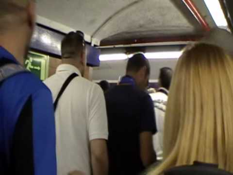 Tifosi de Inter en Metro de Madrid