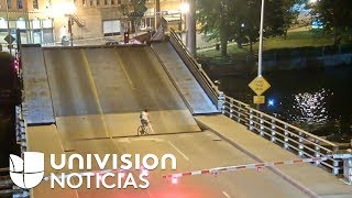 Un puente levadizo casi aplasta a una ciclista que ignoró las señales