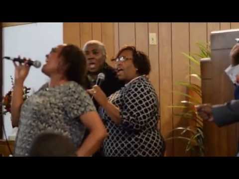 dsc0463 Terri Mays singing Storm