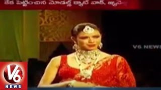 Sonam Kapoor Ramp Walk in Indian International Jewelry Week Fashion Show | Mumbai - V6 News