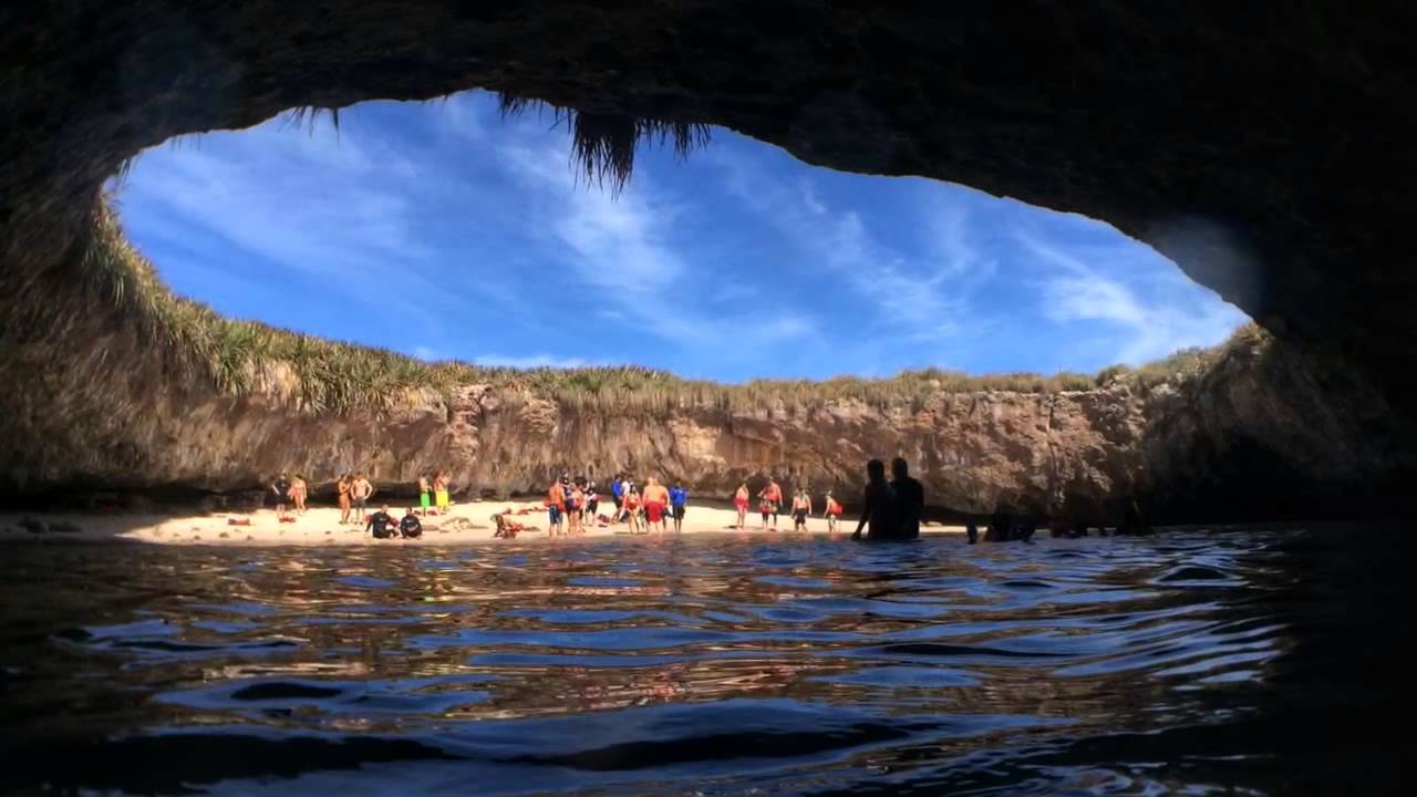 Hidden cave beach in Puerto Vallarta Mexico - Las Marietas Islands thumnail