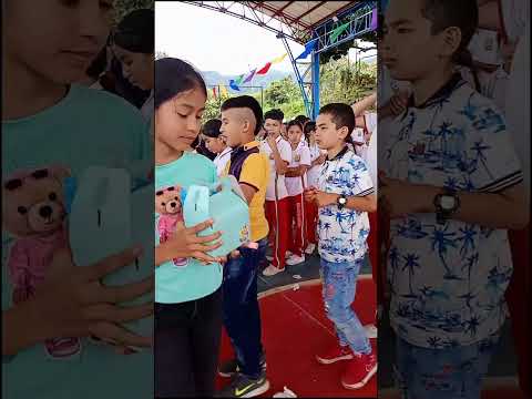 Ser niño es descubrir, aprender y soñar sin límites. ♥️🤍💚