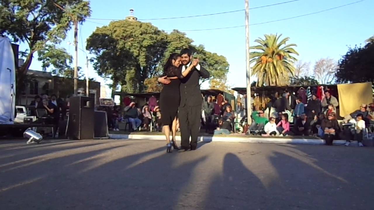 Video N° 2 Bailan Valentina Garnier y Ariel Lescano en nuestra Milonga Popular del 22 de Julio.