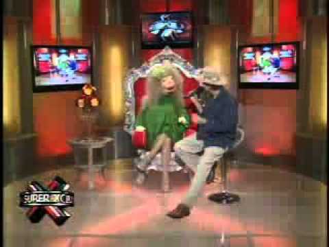 SuperXclusivo 11/22/10 - Alegadamente botan a reportera