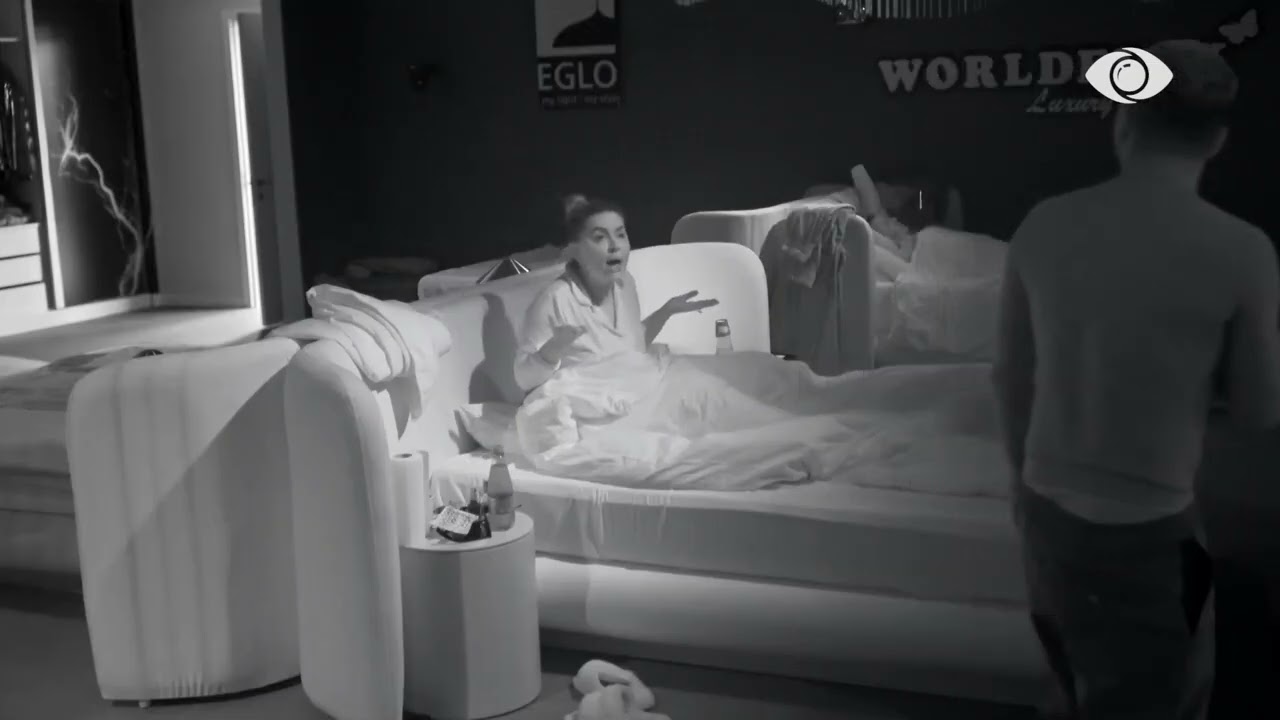 “A e pe çfarë skandali ke bërë?”/ Gjesti-Rozanës: Të imitova ty, zhvishesh dhe thua pse më shikoni