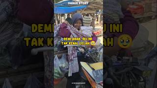 Download lagu Perjuangan Ibu Ini Bikin Haru, Jualan Sambil Gendong Anak Demi Keluarga ❤️ #shorts mp3