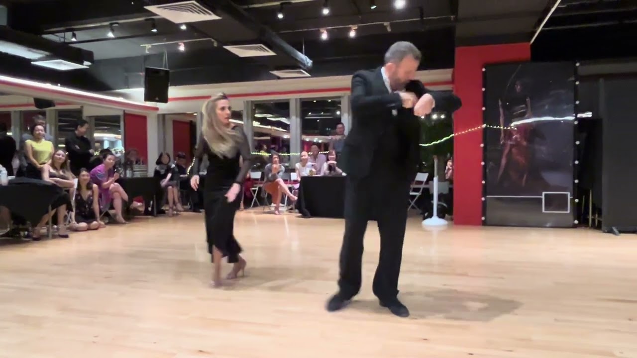 Claudio Hoffman y Cinzia Lambordi in Hong Kong @ 27 Sep 2024 -  3/3