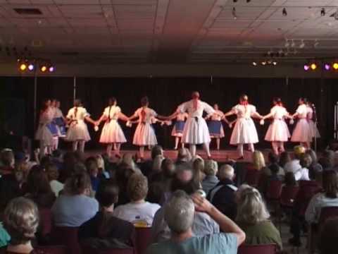 Kisbetyárok Hungarian Family Dancers