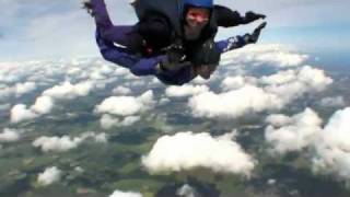 preview picture of video 'Bad landing Skydive Peterlee'