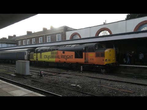 37116 and 37254 passing through Worcester Shurb Hill on Thursday 2nd December 2021.