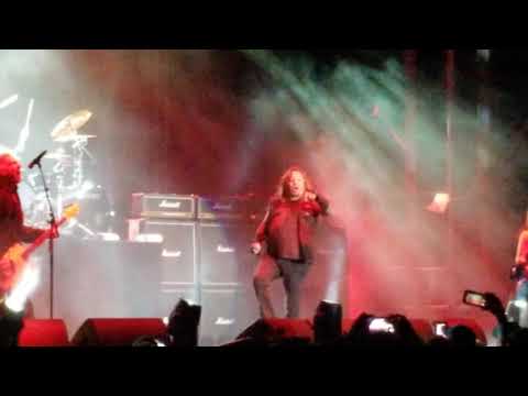 Vince neil falls off stage  live at rolling hills casino